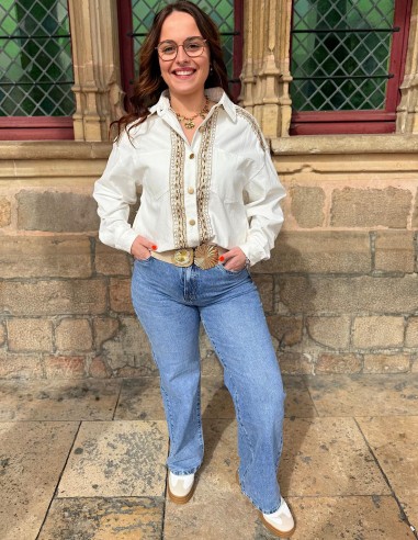 Chemise blanche oversize en jean brodée pour femme - élégance et style bohème chic