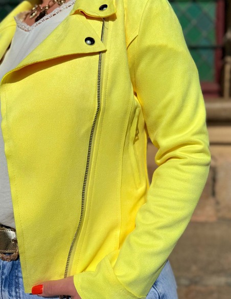 Veste femme en daim coupe perfecto coloré courte tendance printemps / été