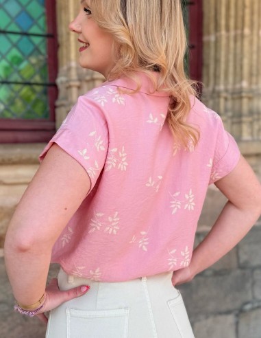 Chemise femme rose à motifs feuillage...