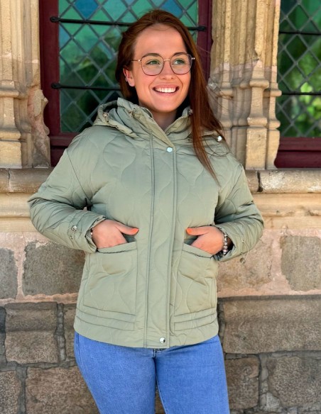 Veste matelassée femme mi saison à capuche - Tendance et Confort