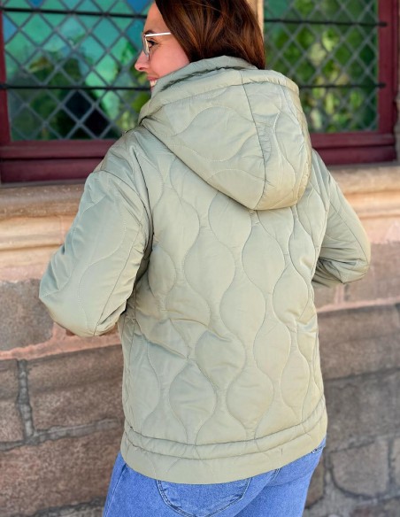 Veste matelassée femme mi saison à capuche - Tendance et Confort