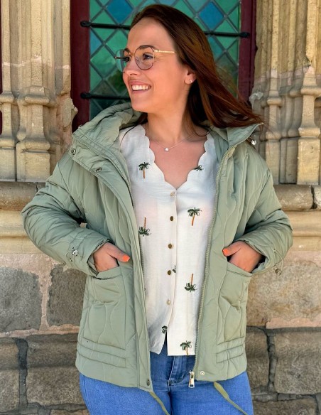 Veste matelassée femme mi saison à capuche - Tendance et Confort