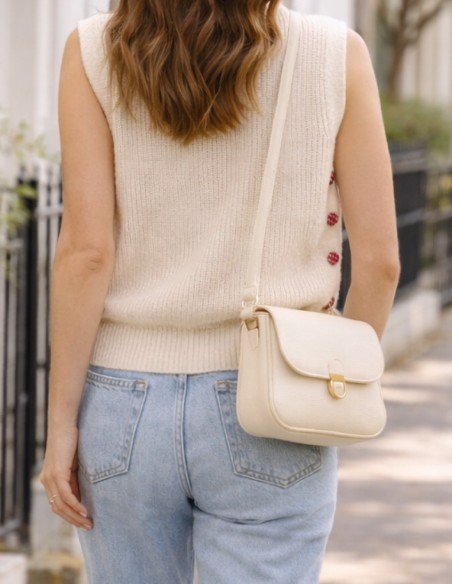 Pull sans manche femme beige en maille avec coeur vichy rouge