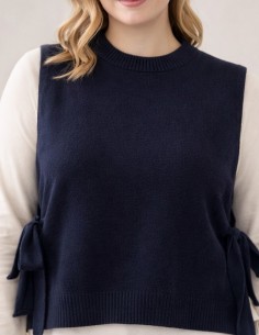 Pull sans manche uni à... 2