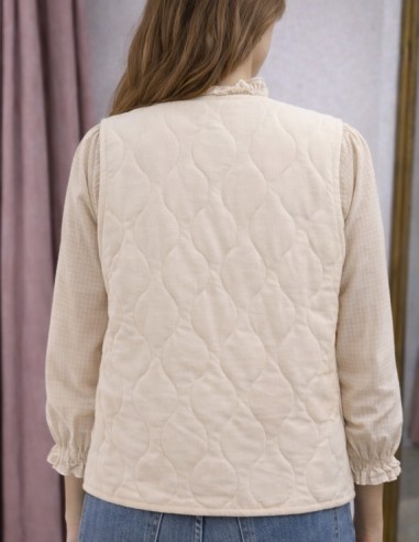 Gilet matelassé vue de dos beige avec surpiqures