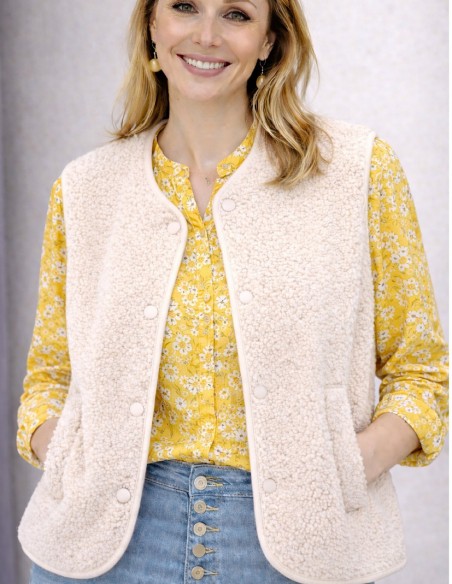 Gilet sherpa tendance sans manche écru look casual femme
