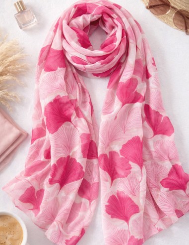 Look a plat avec foulard motif ginkgo rose fuchsia en viscose mood board