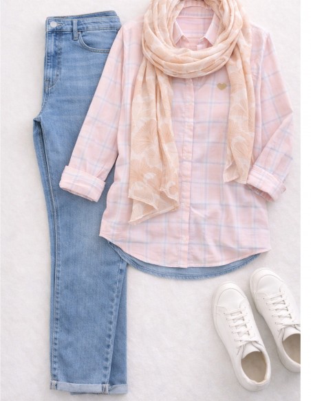 Look casual féminin avec jean droit bleu clair taille haute en grande taille du 44 au 54