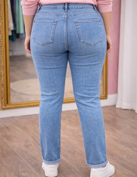 Jean droit bleu clair de dos forme gainante confortable grande taille femme 44 au 54