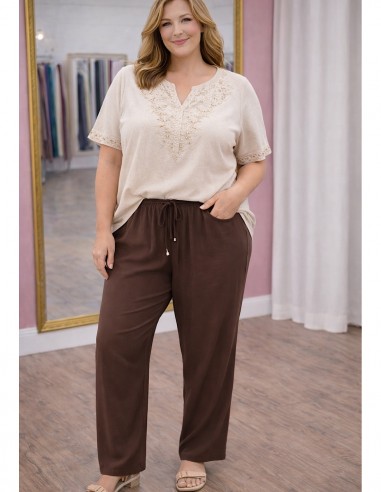 pantalon femme grande taille marron chocolat matière fluide et soyeuse pour un look élégant et confortable