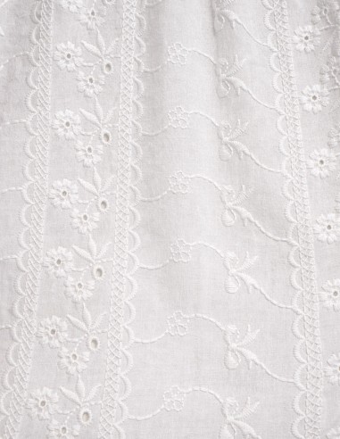 Détail broderie anglaise blanche femme en coton