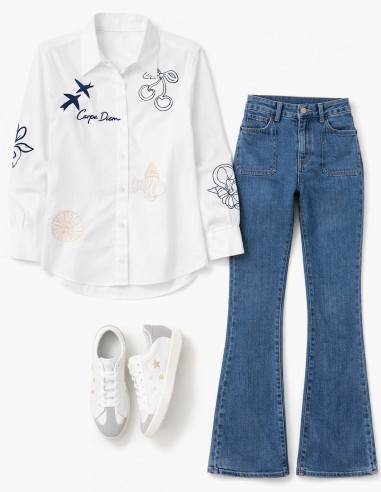 idée de look femme tendance avec chemise blanche en coton , broderies tendances carpe diem et jean évasé brut