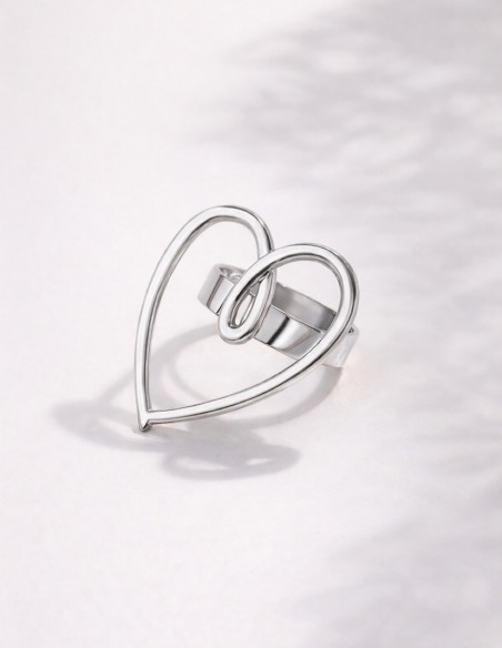 bague  cœur en acier inoxydable argentée vue rapprochée
