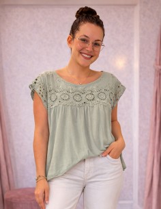 Blouse femme vert sauge en coton brodé style bohème chic