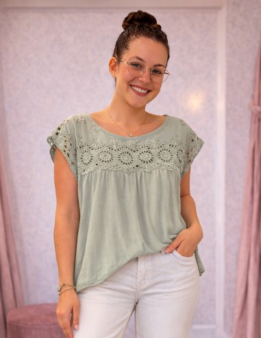 Blouse femme vert sauge en coton brodé style bohème chic