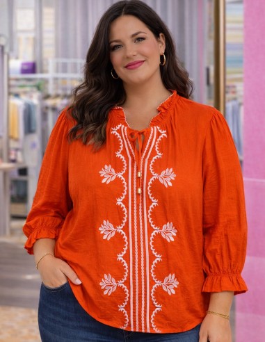 Blouse femme grande taille viscose blanche brodée bohème chic portée avec jean look tendance 42 44 46 48 50