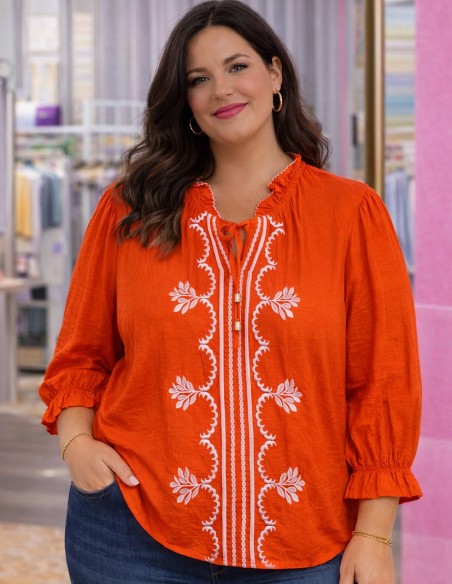 Blouse femme grande taille viscose blanche brodée bohème chic portée avec jean look tendance 42 44 46 48 50