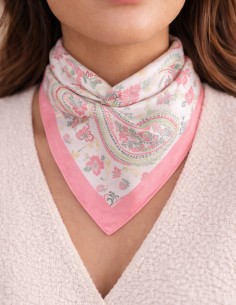 Foulard carré effet soie...