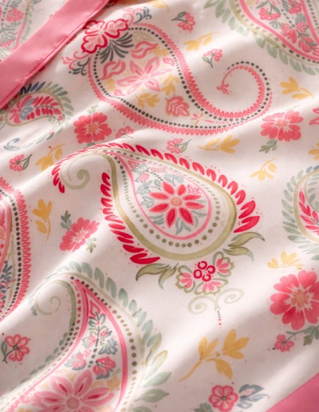 Foulard carré effet soie satiné chic motif floral rose élégant en polyester