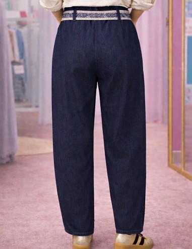 Jean barrel femme bleu taille haute coupe ample avec ceinture foulard vue portée