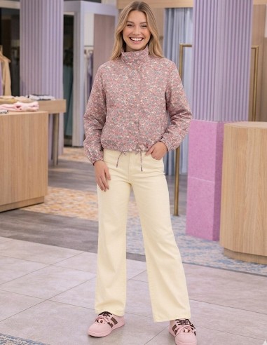 look casual femme avec veste mi saison printanière