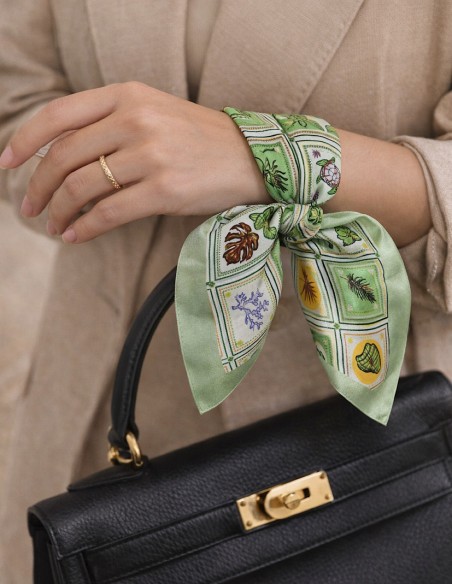 Foulard Carré Effet Soie Femme imprimé Bohème Chic vert ou beige 70x70