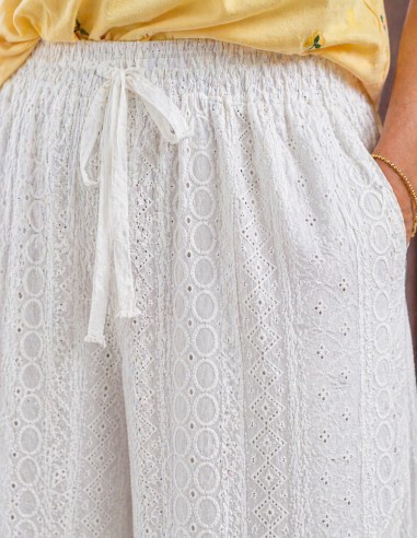 pantalon blanc bohème femme broderie anglaise tendance