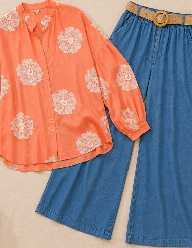 look blouse brodée femme col v tendance et confortable fluide corail
